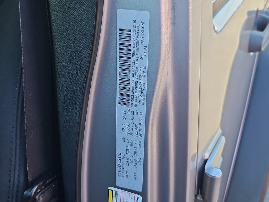 Used 2018 Billet Silver Metallic Clearcoat Jeep Unlimited Sport image 32