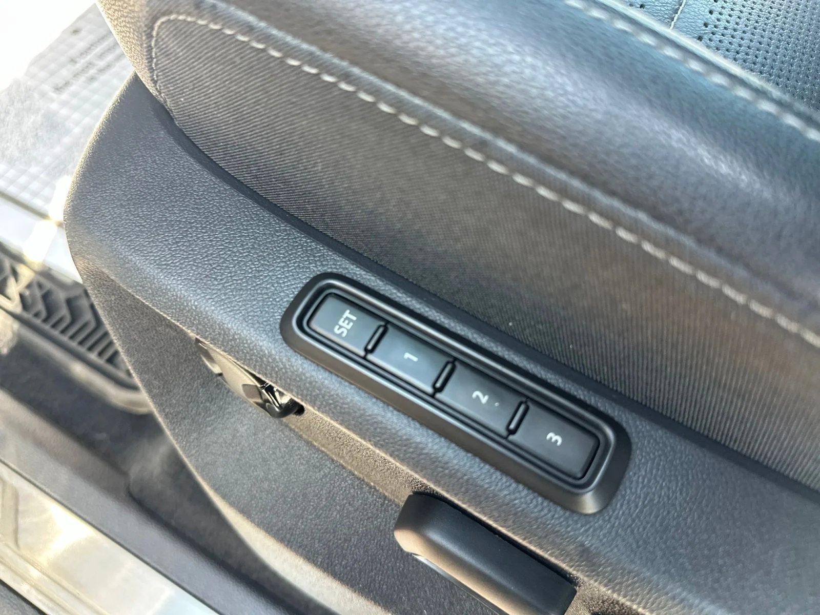 Used 2019 Gray Volkswagen SEL Premium image 16