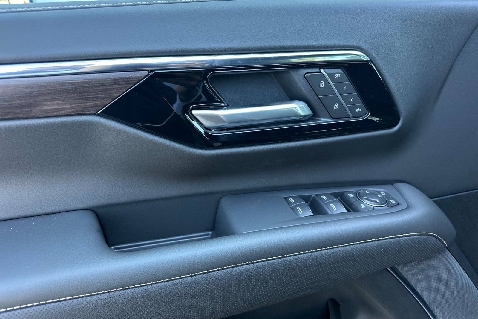 2026 Chevrolet Tahoe Premier - Photo 11