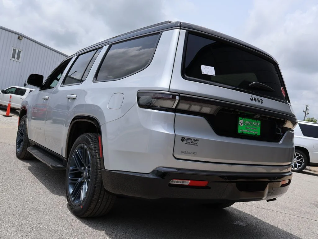New 2026 Silver-Zynith Exterior Paint Jeep  image 3