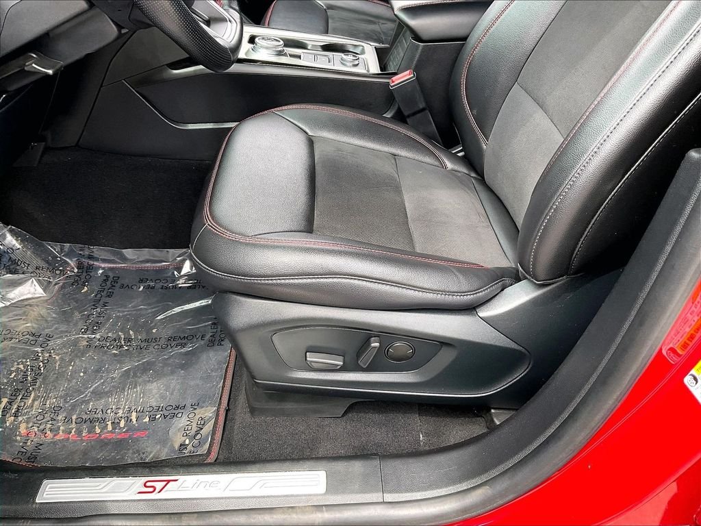 Used 2022 Rapid Red Metallic Tinted Clearcoat Ford ST-Line image 35