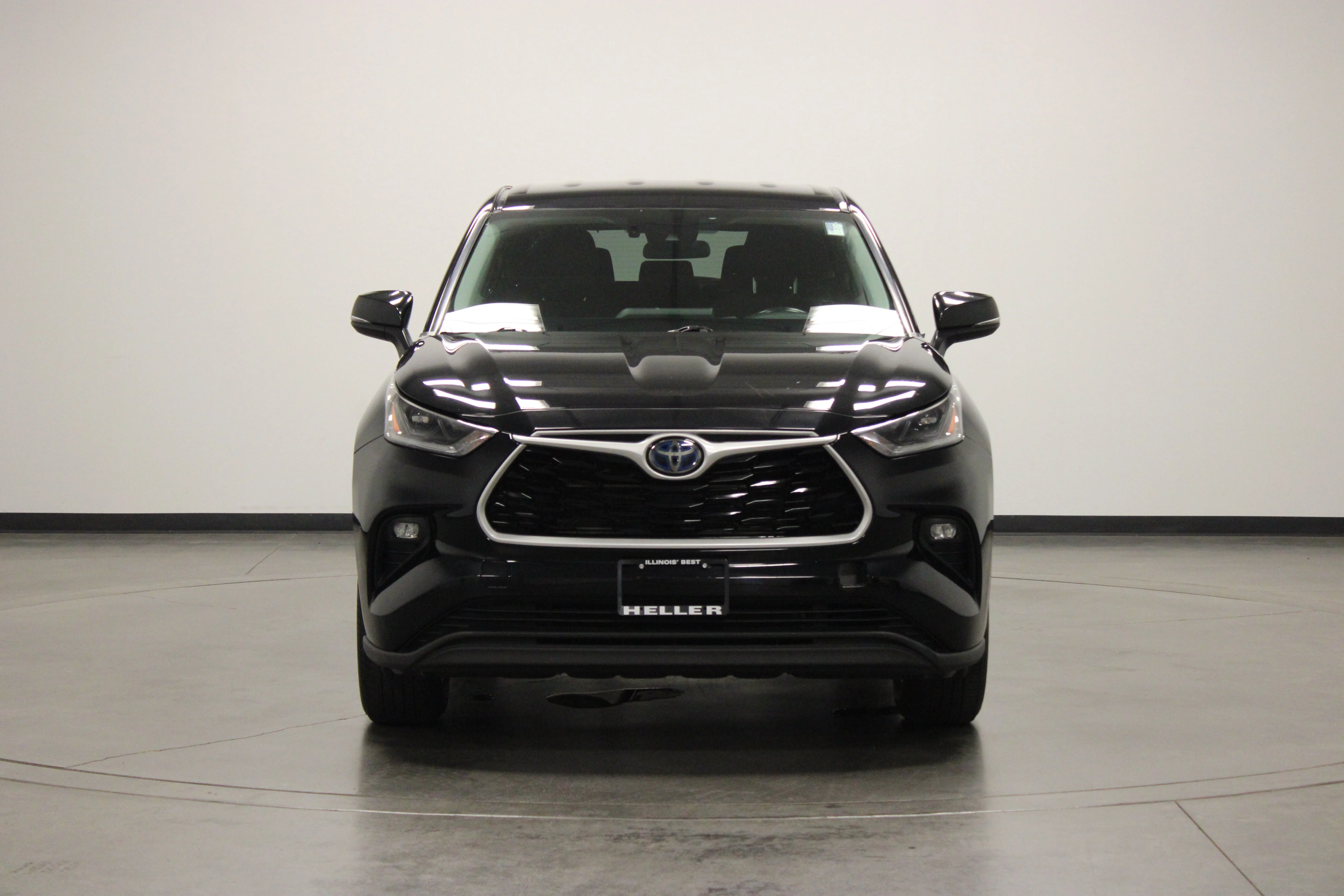 Used 2021 Midnight Black Metallic Toyota LE image 9