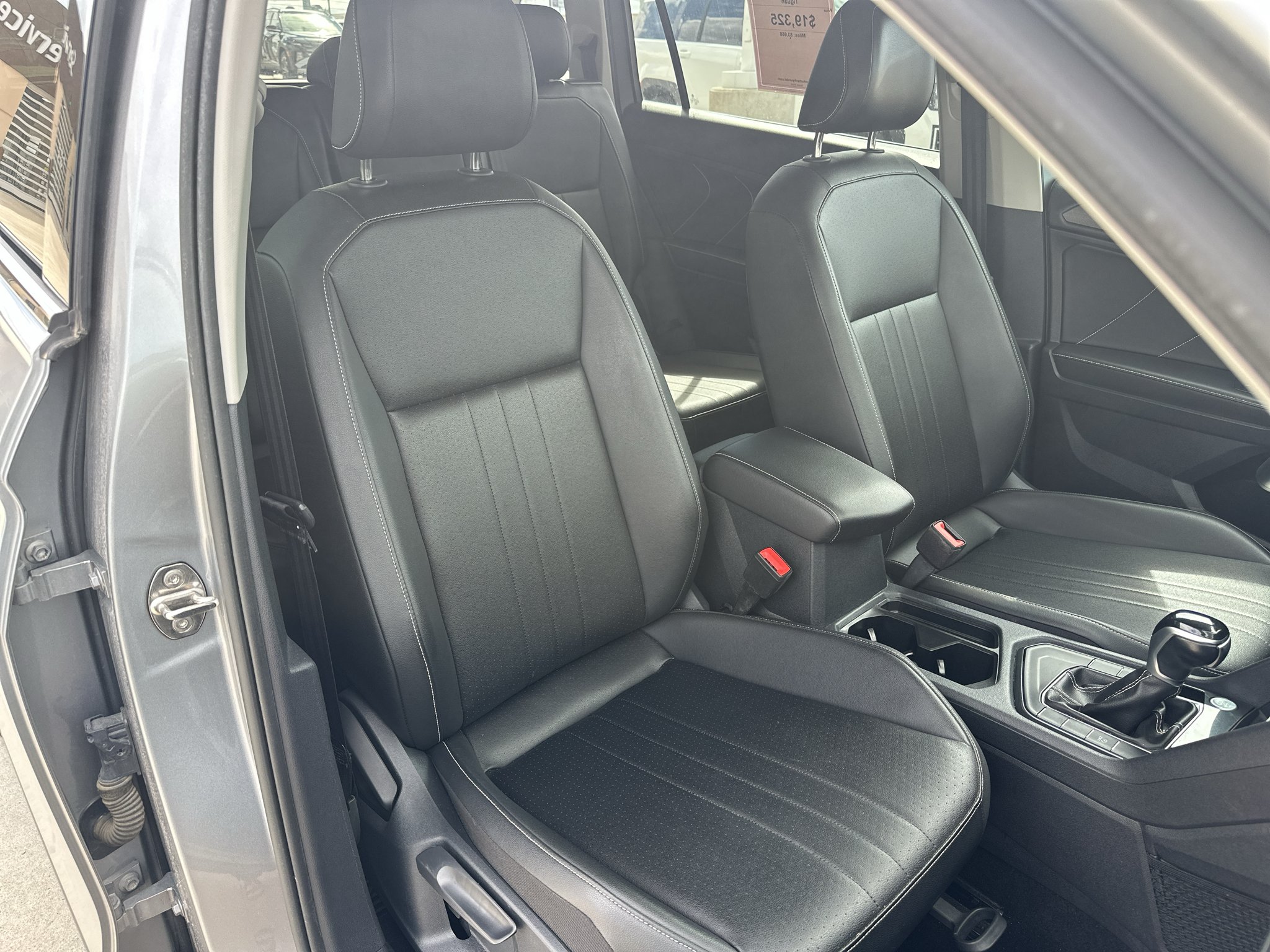 Used 2023 Pyrite Silver Metallic Volkswagen SE image 28