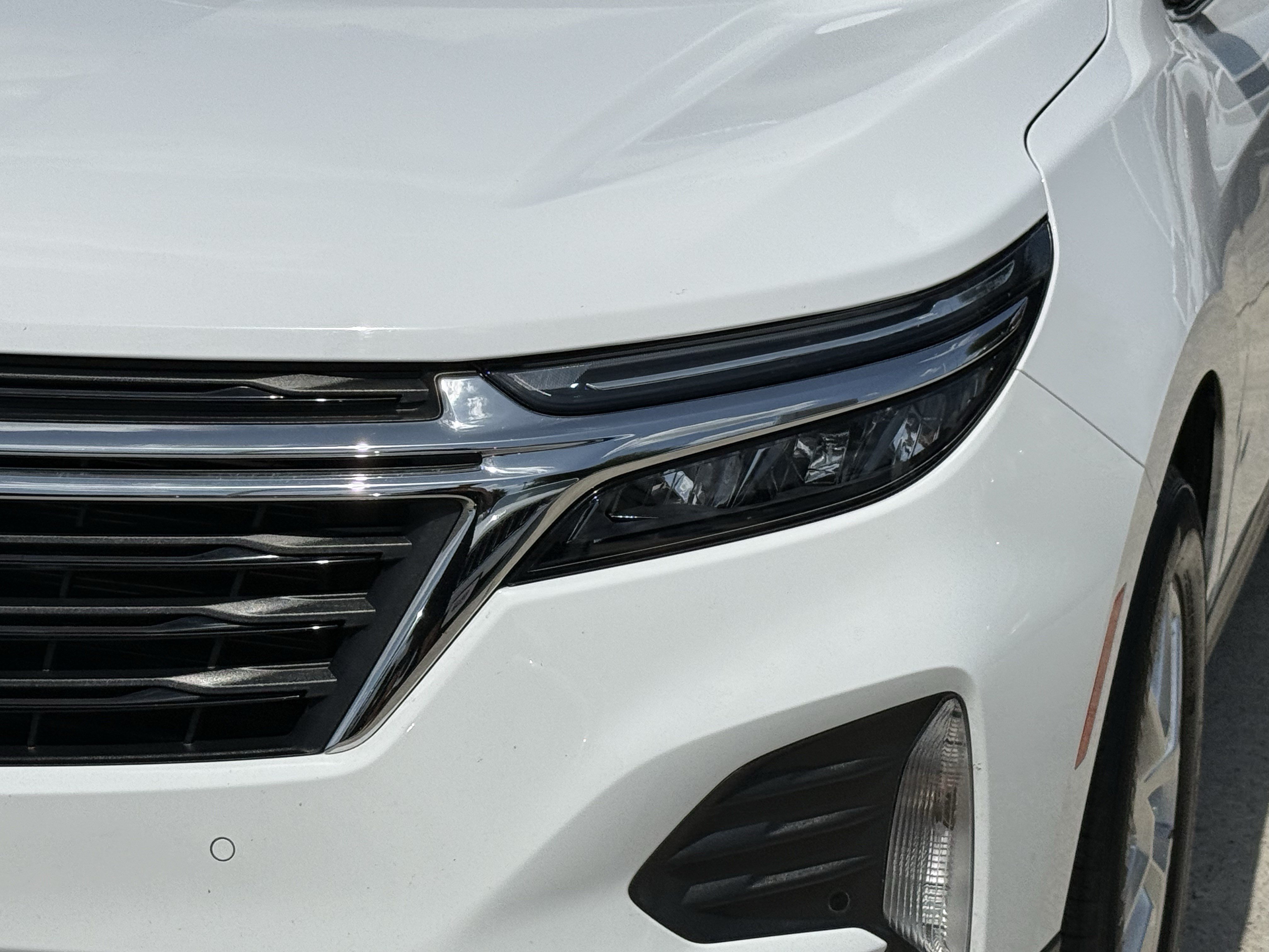 Used 2024 Summit White Chevrolet LT image 11