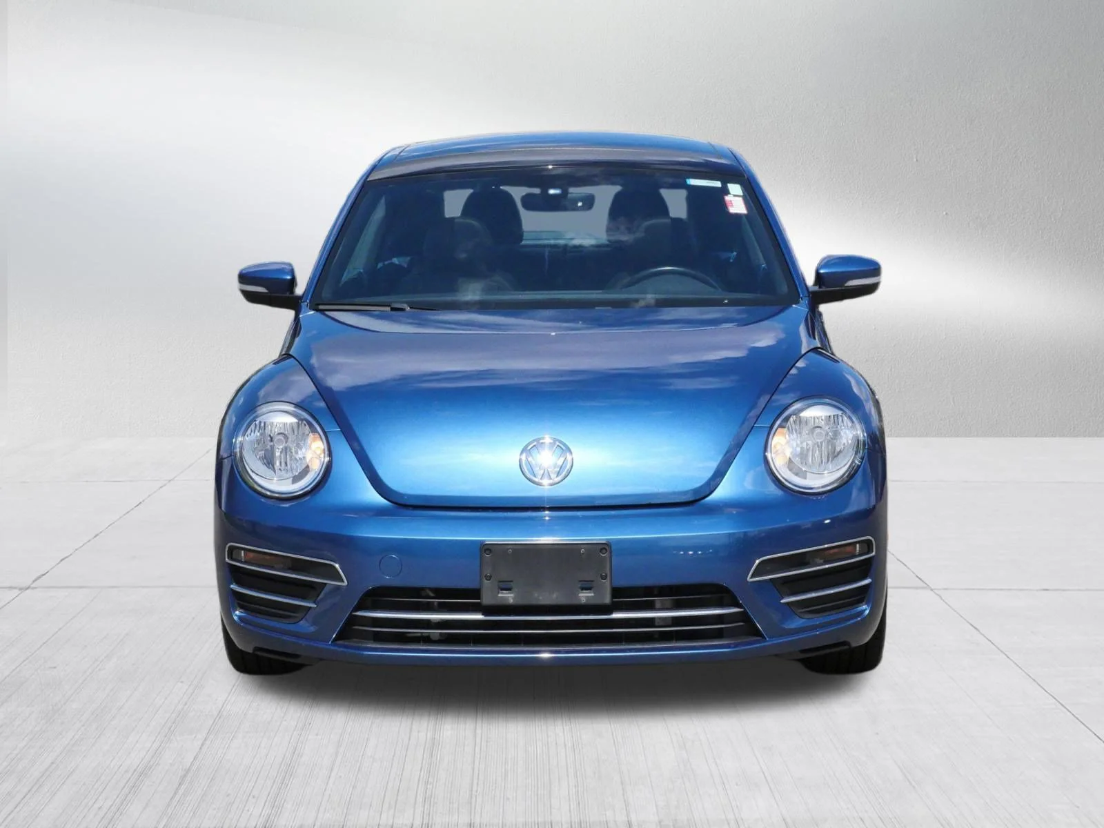 Used 2019 Volkswagen Beetle SE with VIN 3VWJD7AT0KM706134 for sale in Burnsville, Minnesota