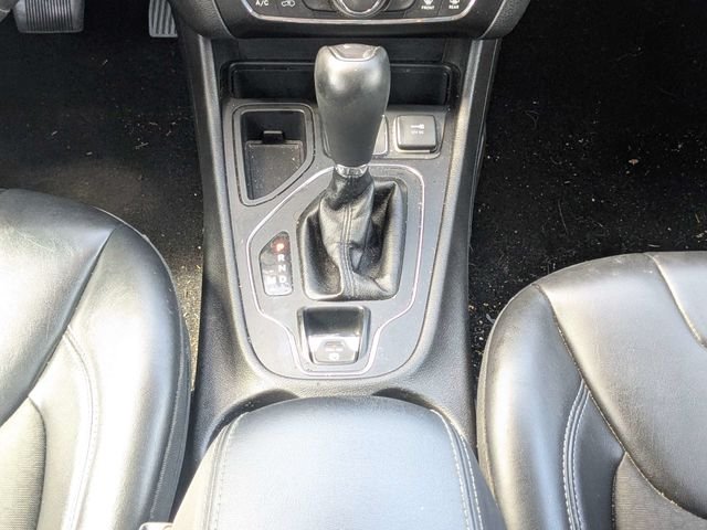 Used 2019 Silver Jeep Latitude Plus image 18