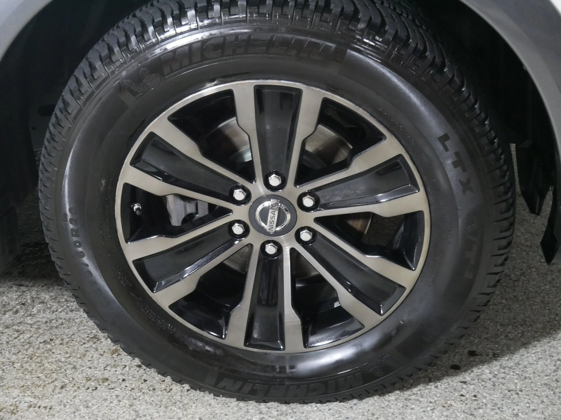 Used 2017 Pearl White Nissan Platinum image 15