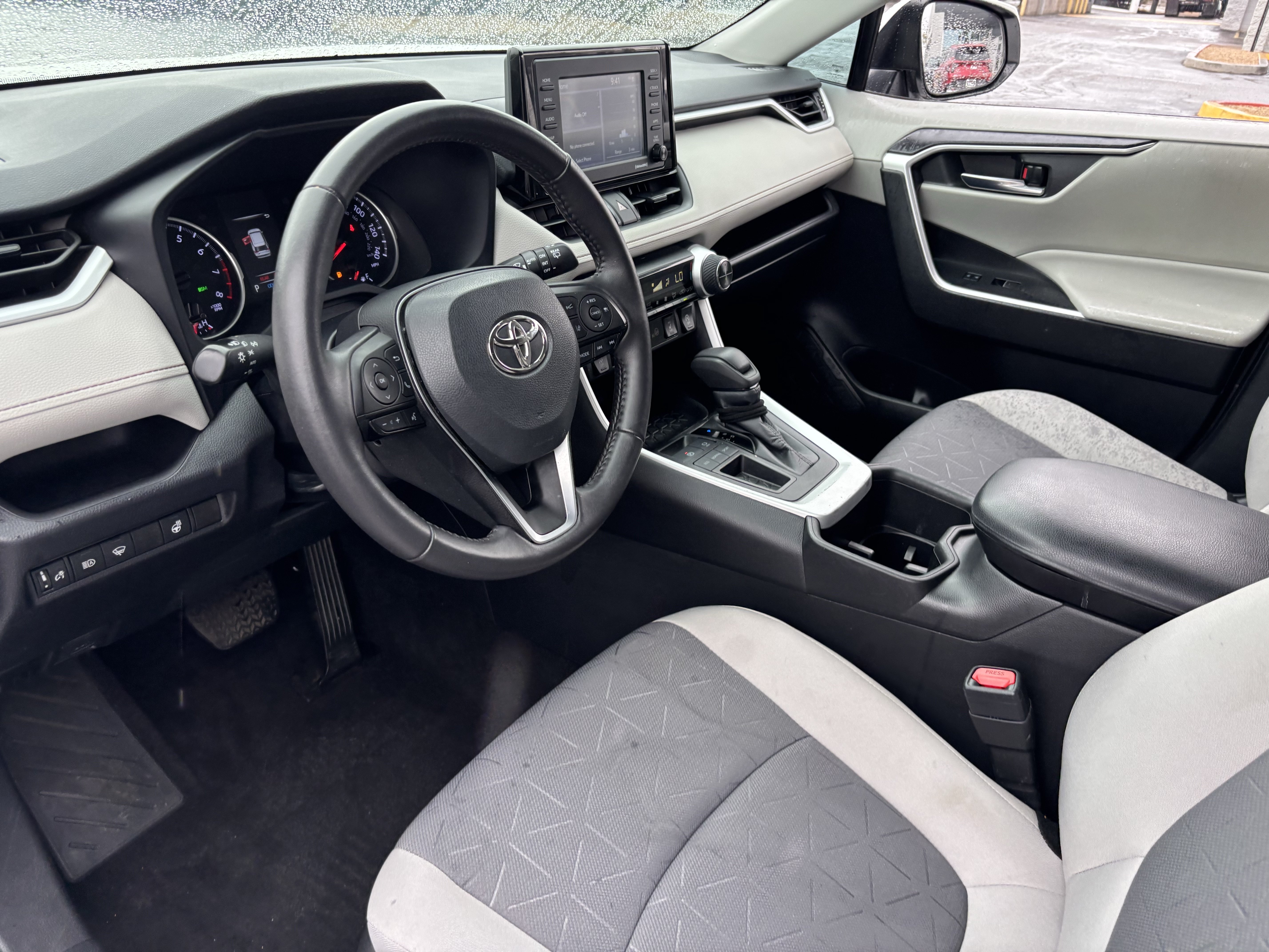 Used 2022 White Toyota XLE image 17