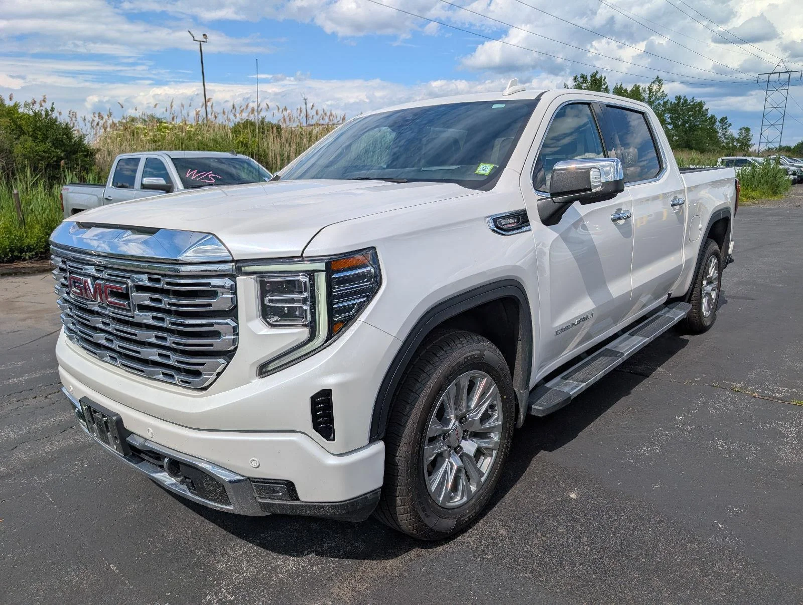 Used 2024 White Frost Tricoat GMC Denali image 4