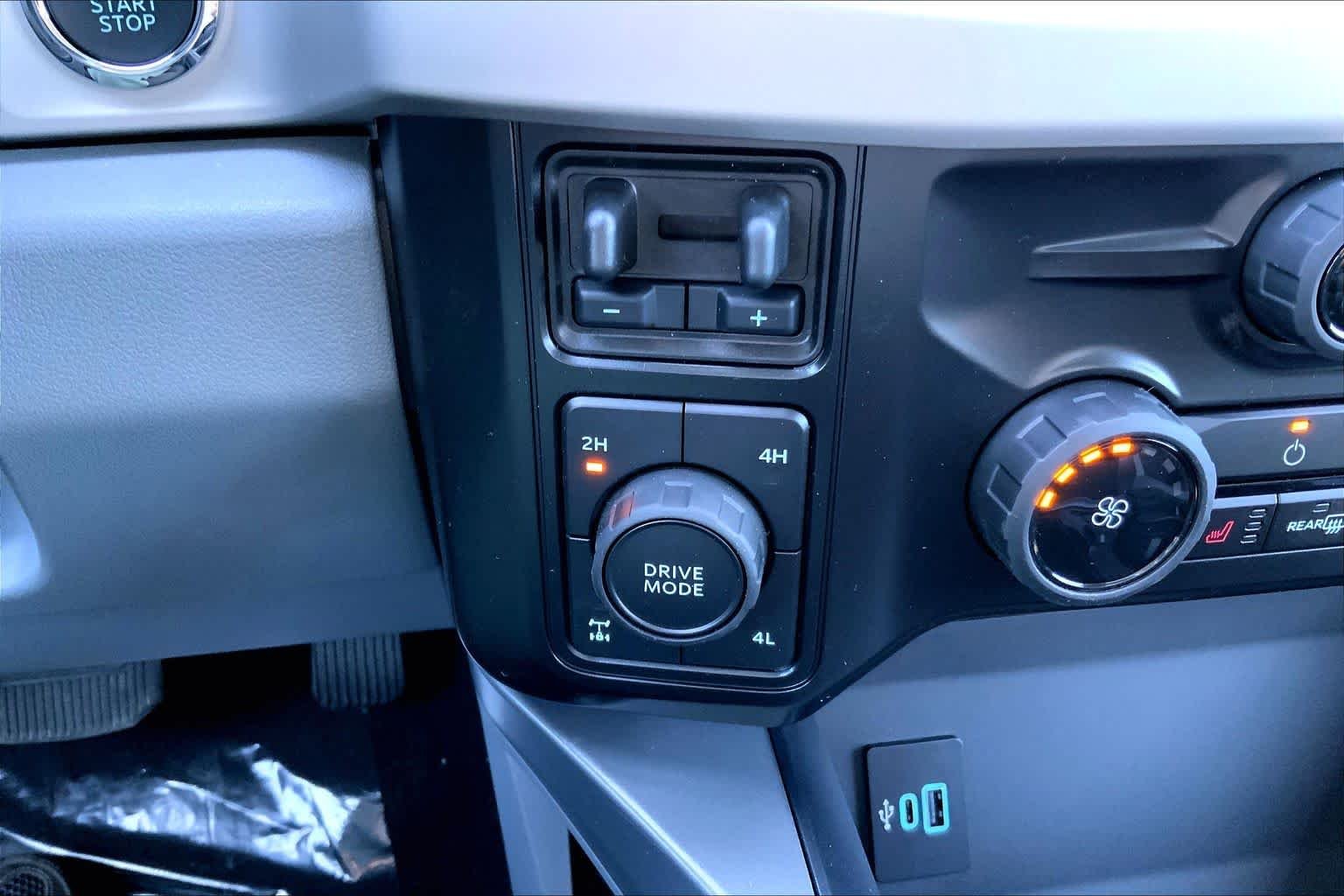 New 2027 Agate Black Metallic Ford F-350® XLT image 16