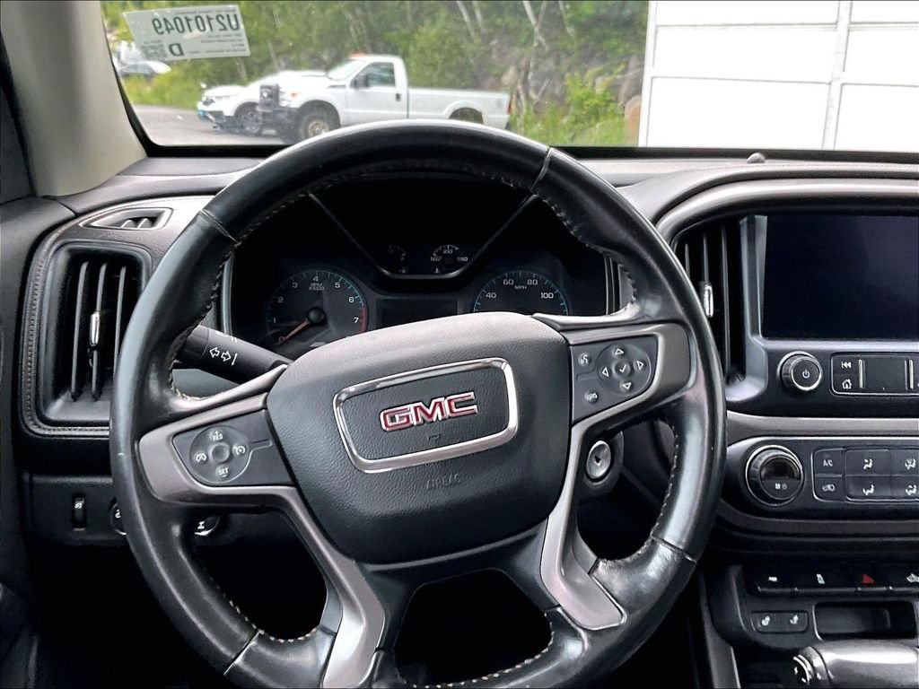 Used 2021 White GMC AT4 w/Cloth image 17