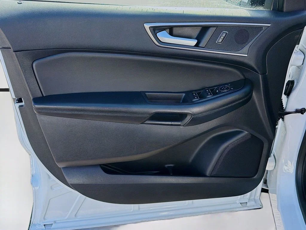 Used 2022 White Ford SEL image 20