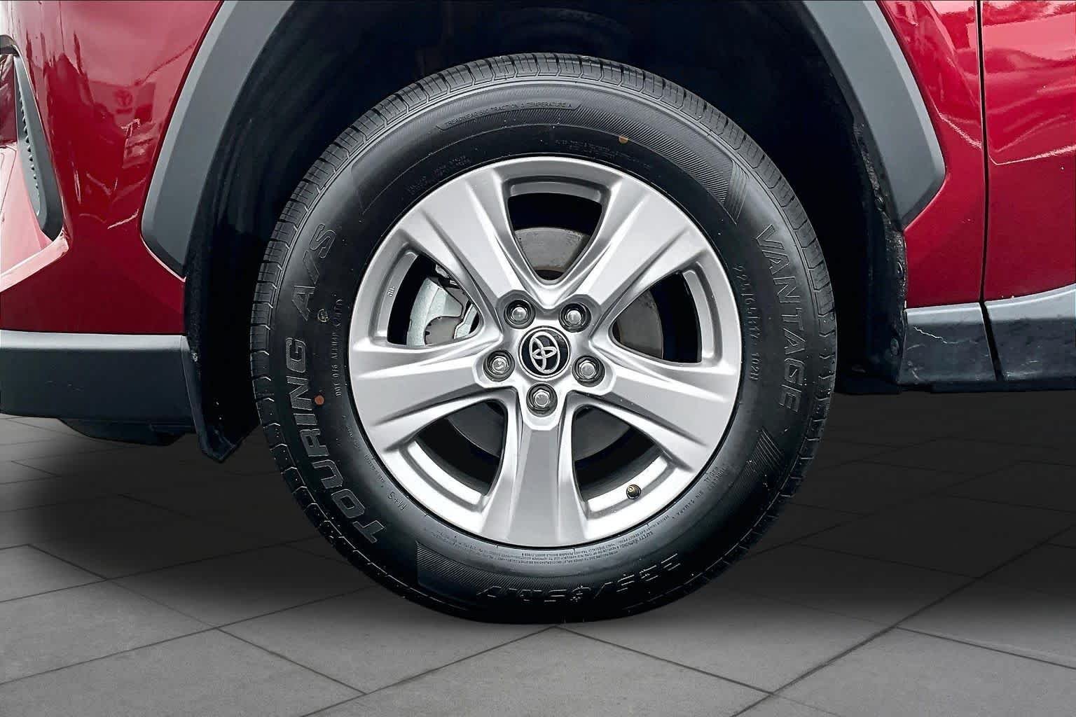 Used 2025 Ruby Flare Pearl Toyota XLE image 11