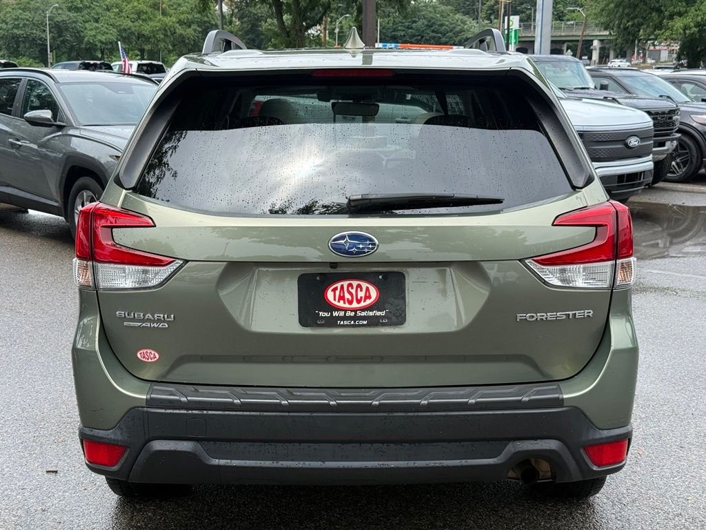 Used 2020 Green Subaru Premium image 9