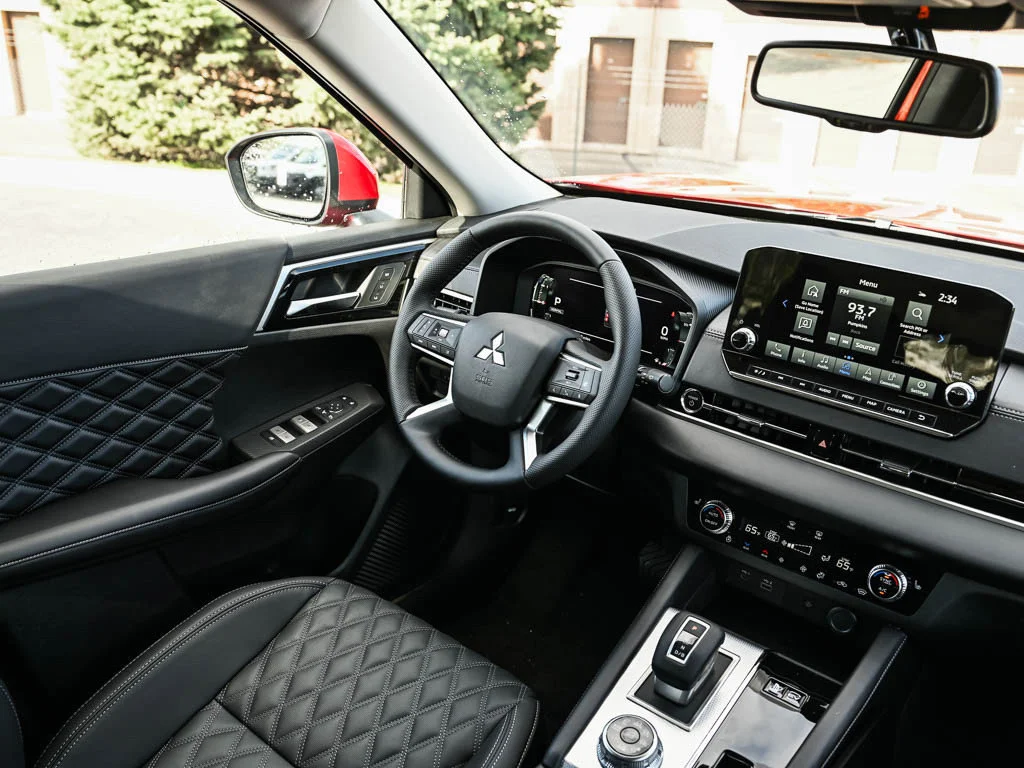 2025 Mitsubishi Outlander Plug-in Hybrid SEL - Photo 14