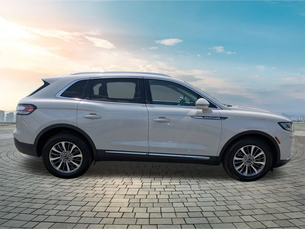 Used 2022 Ceramic Pearl Metallic Tinted Clearcoat Lincoln Reserve image 4