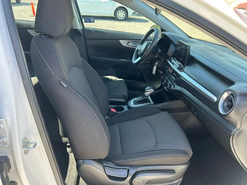 Used 2023 White Kia LX Sedan 4D image 18