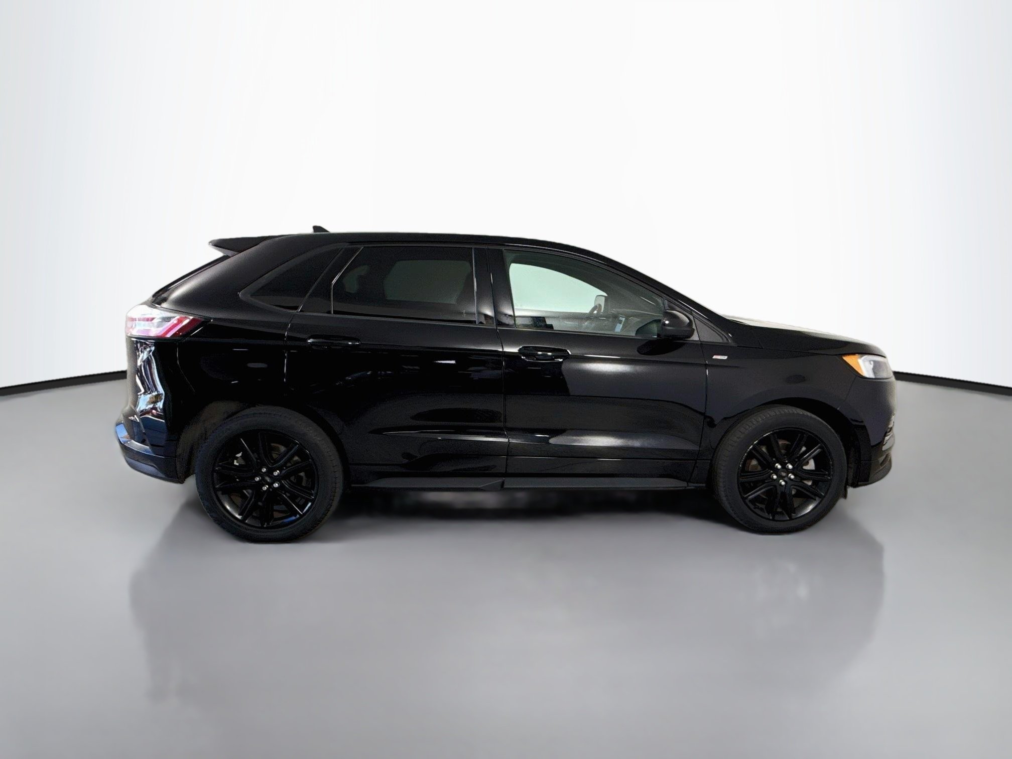 Used 2024 Agate Black Metallic Ford ST-Line image 8