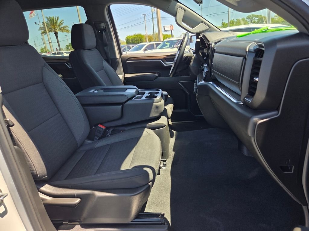 Used 2025 White Chevrolet LT image 17