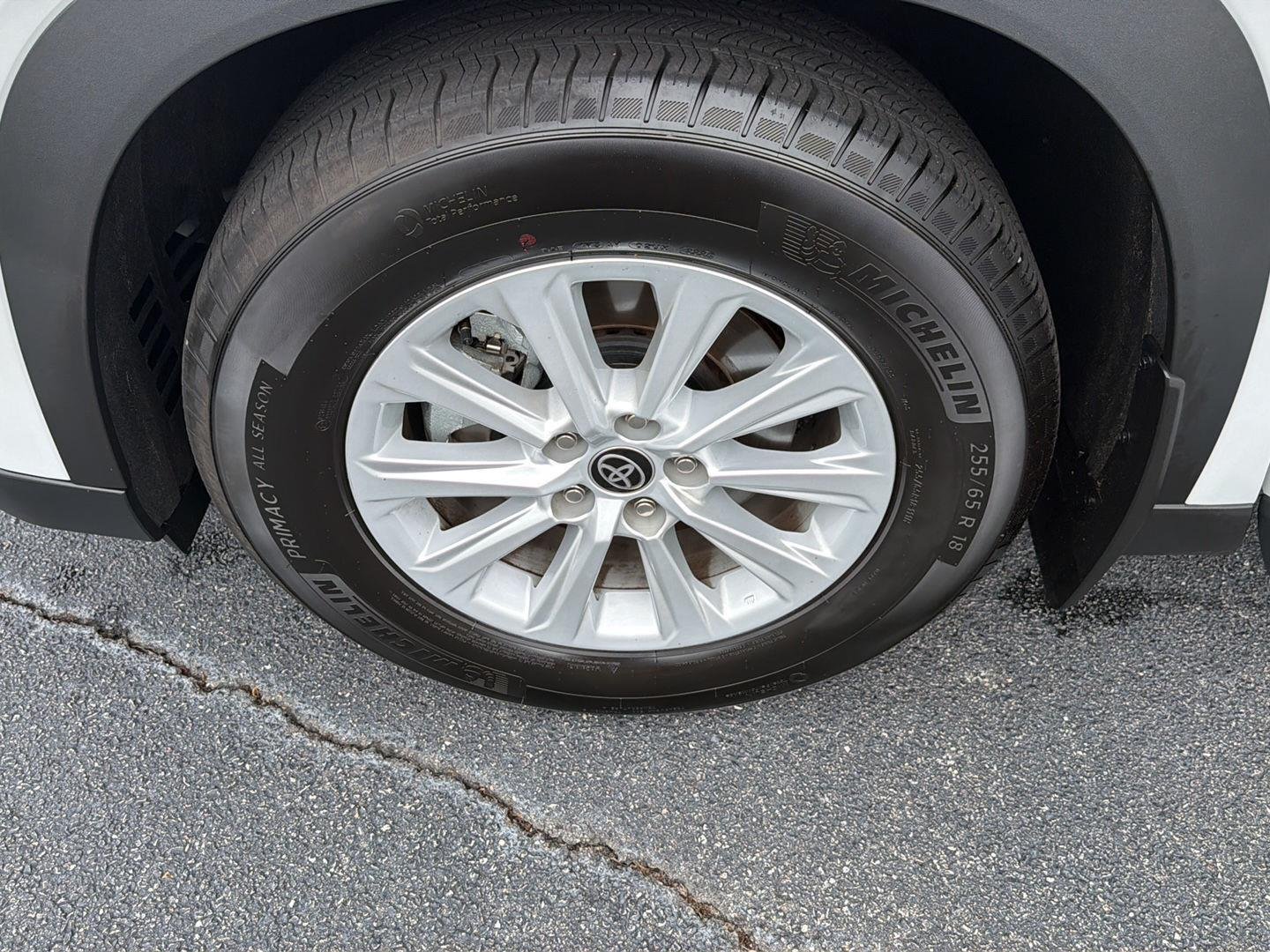 Used 2025 Wind Chill Pearl Toyota XLE image 37