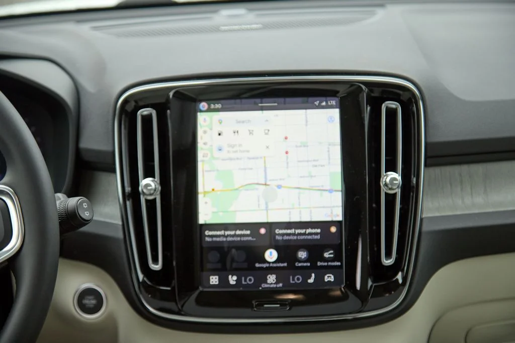New 2026 Crystal White Volvo Plus image 26