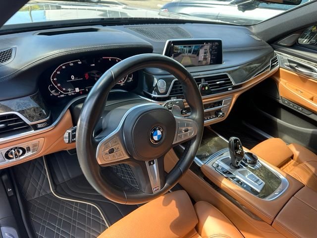Used 2022 Gray BMW 750i xDrive image 15
