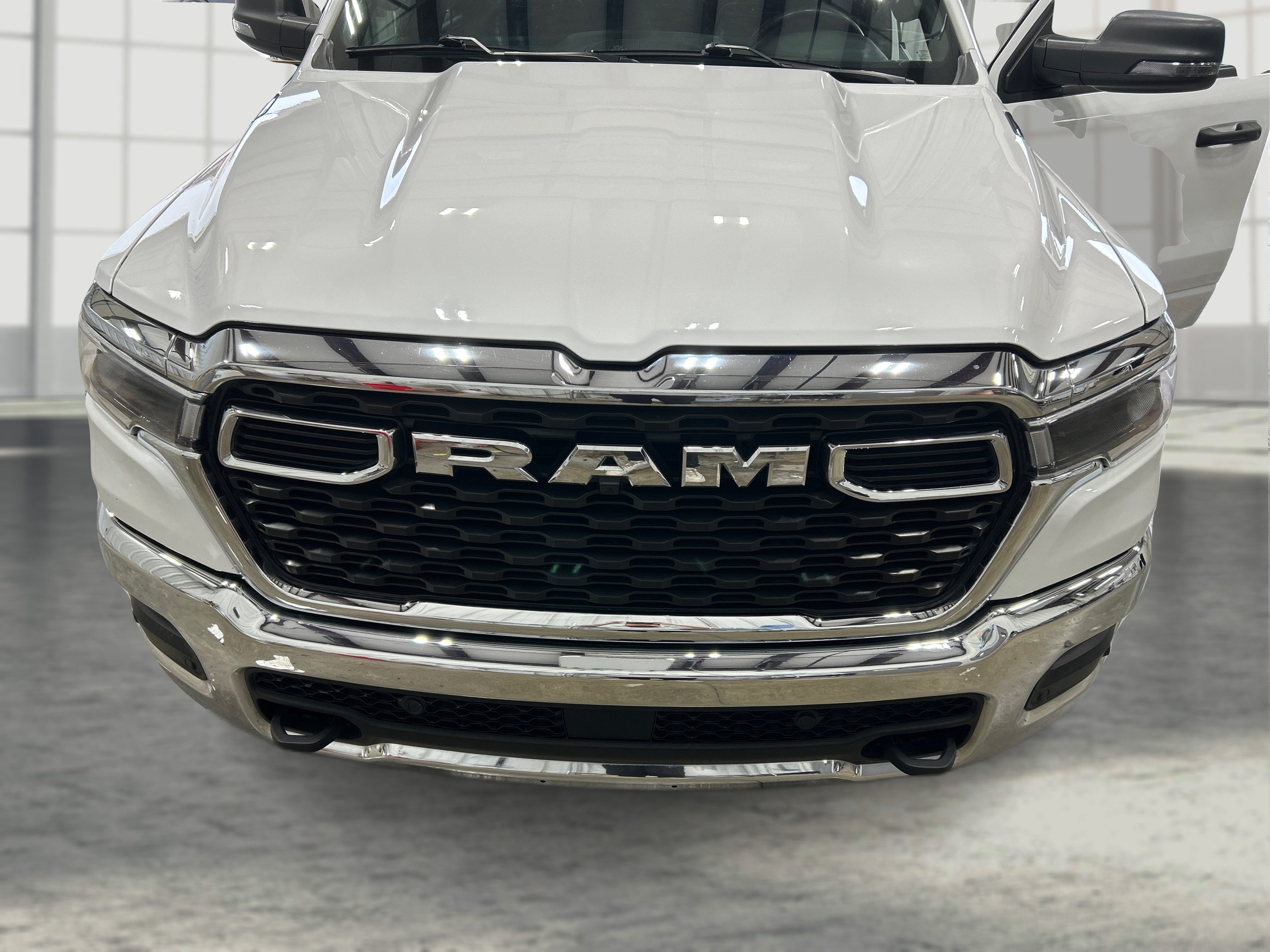 Used 2025 White Ram Big Horn/Lone Star image 22