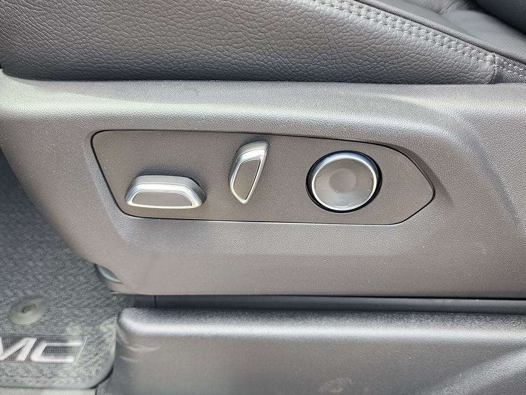 2026 GMC Yukon XL Denali - Photo 18