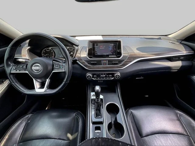 Used 2019 Black Nissan 2.5 SL image 9
