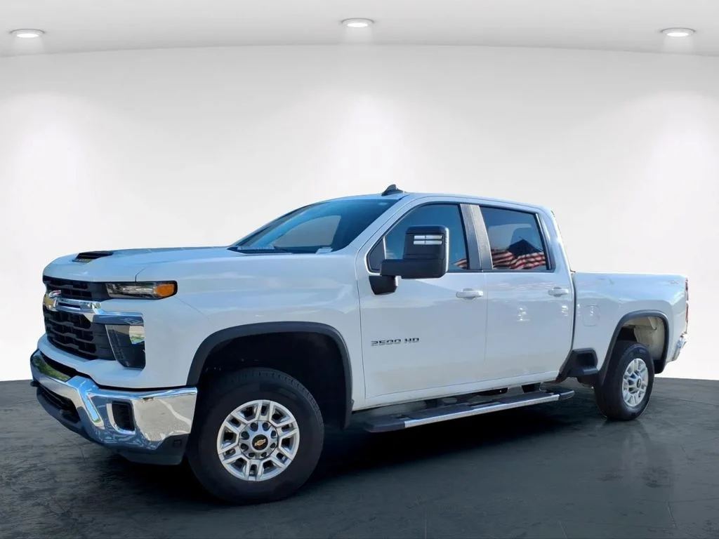 Used 2024 White Chevrolet LT image 2