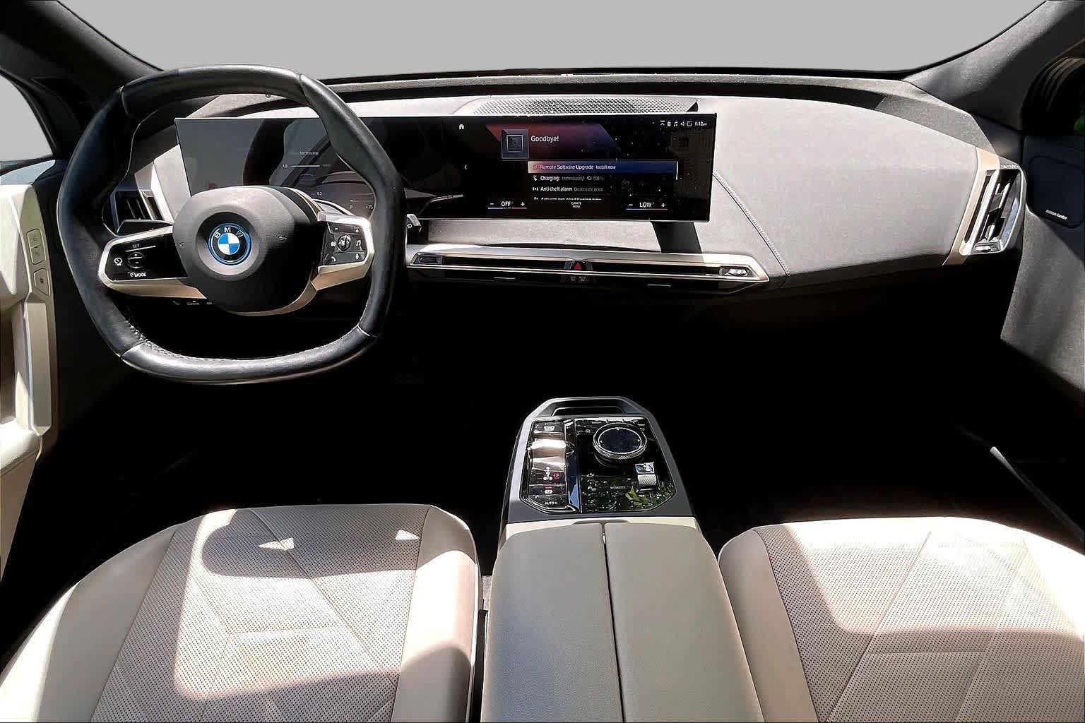 Used 2023 Blue Ridge Mountain Metallic BMW xDrive50 image 15