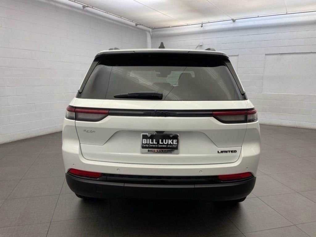 New 2025 Bright White Clear-Coat Exterior Paint Jeep Limited image 4