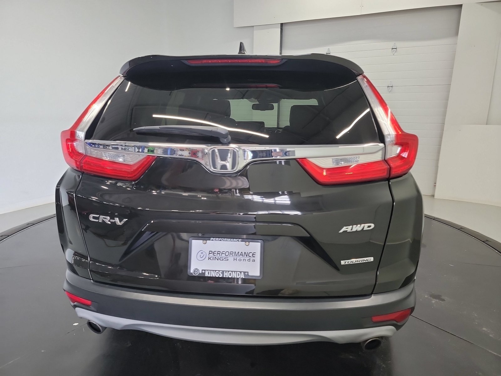 Used 2017 Crystal Black Pearl Honda Touring image 6