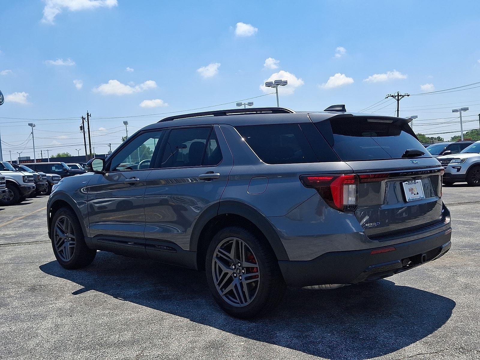 New 2026 Carbonized Gray Metallic Ford ST-Line image 3