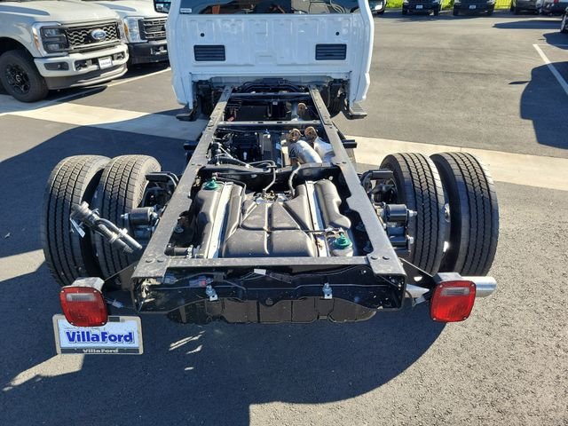New 2026 Oxford White Ford F-550® XL image 17