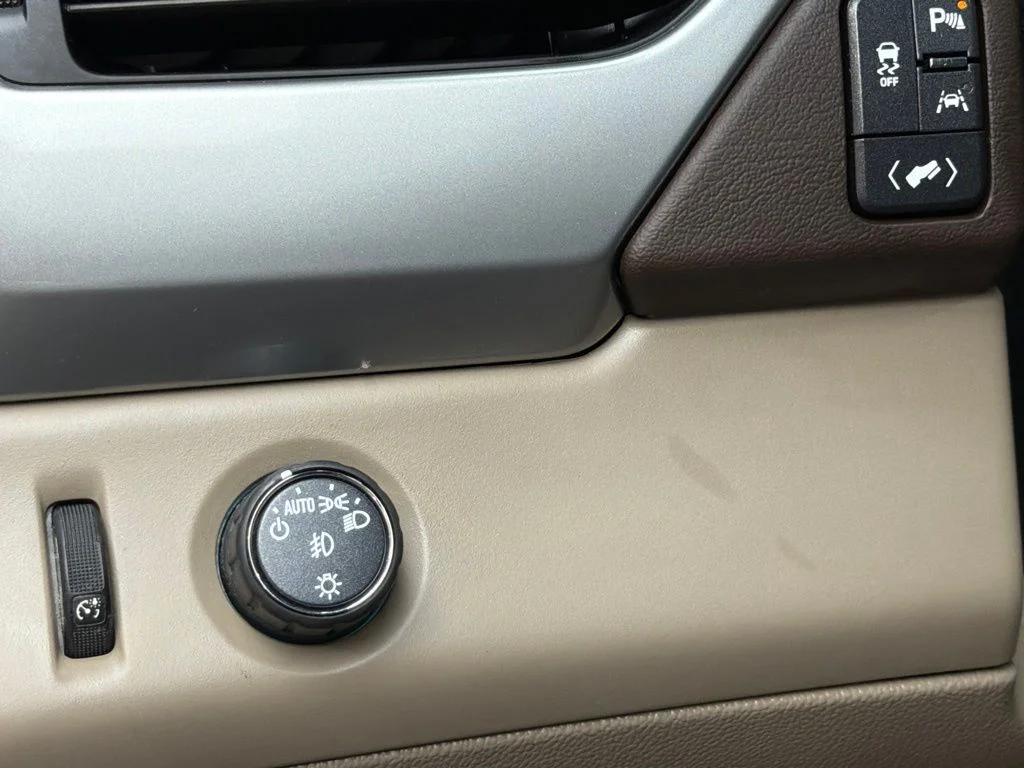 Used 2020 Silver Ice Metallic Chevrolet LT image 26