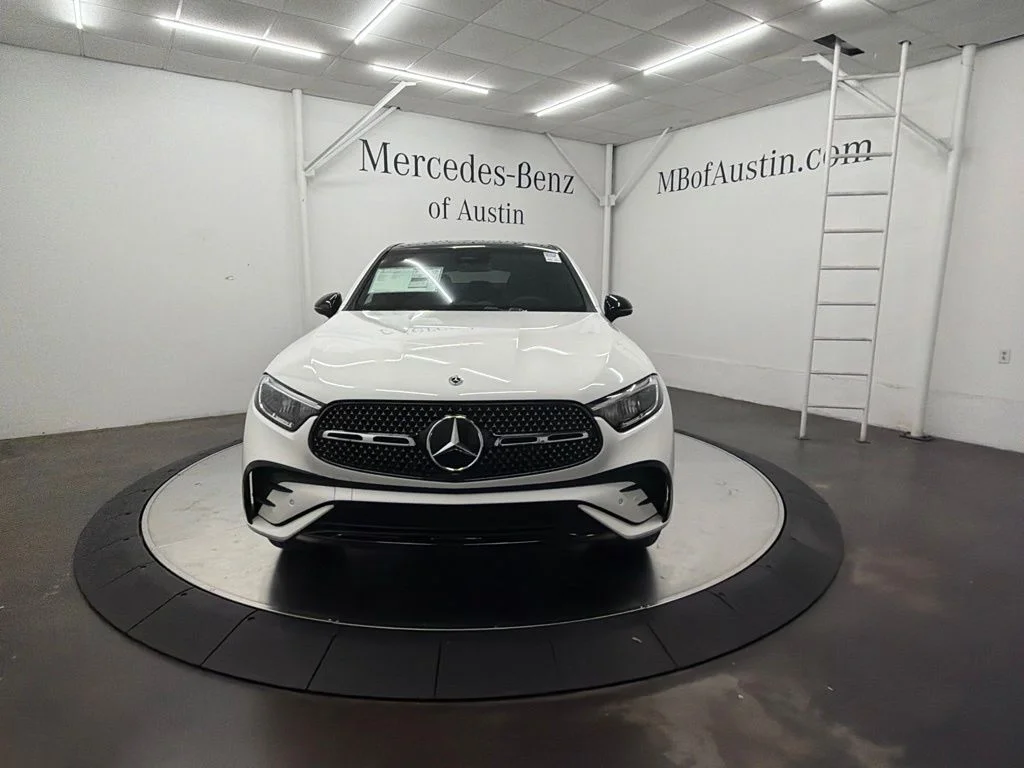 New 2027 White Mercedes-Benz GLC 300 image 2