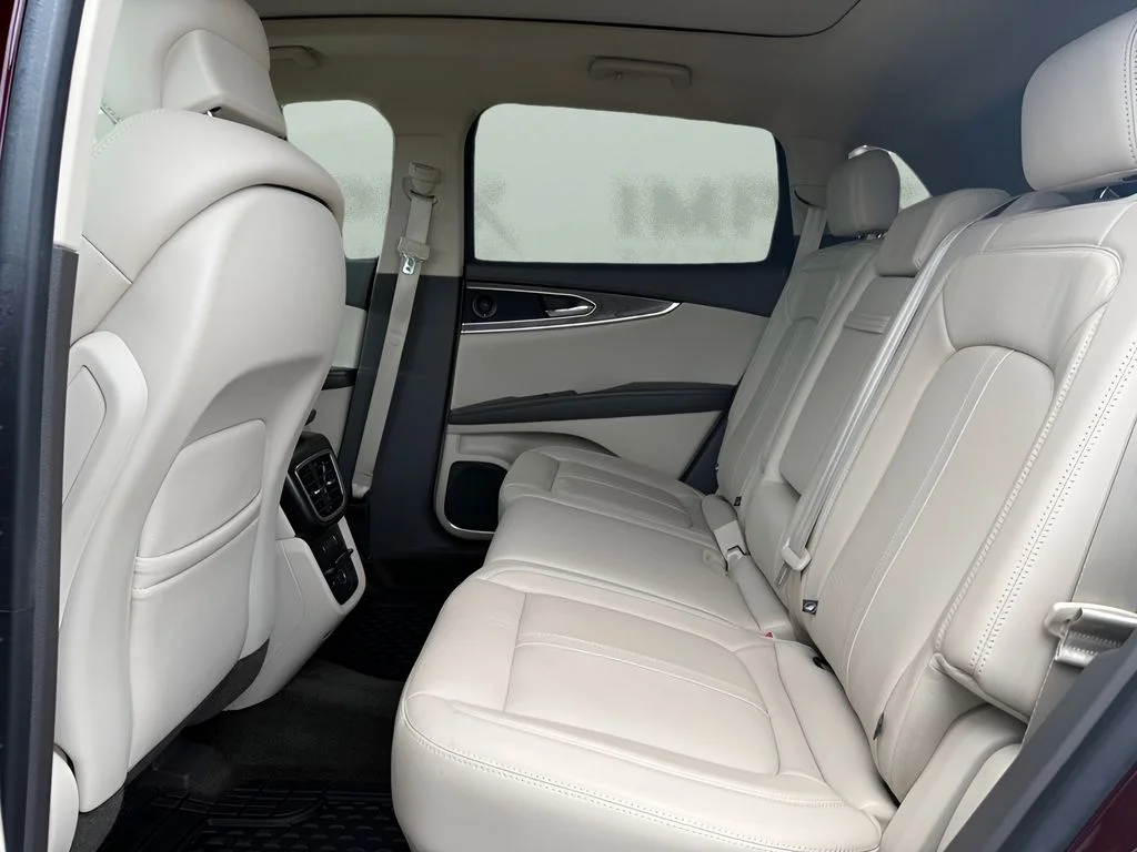 Used 2018 Red Lincoln Reserve image 24