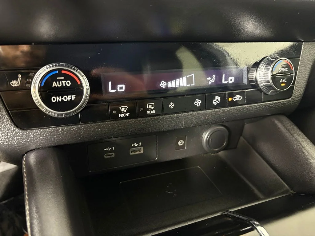 Used 2024 White Mitsubishi SE image 31