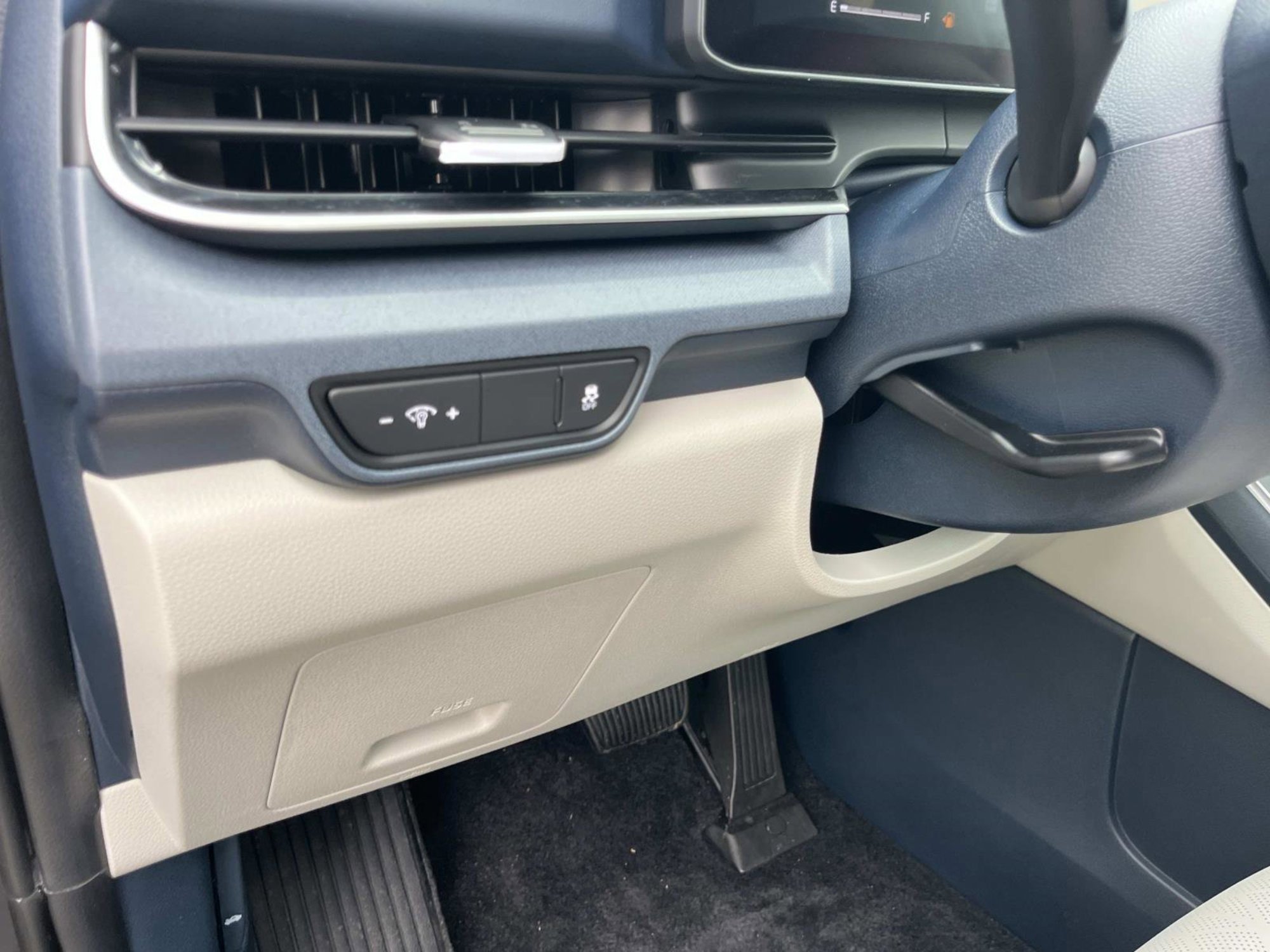 2026 Kia Carnival EX - Photo 28