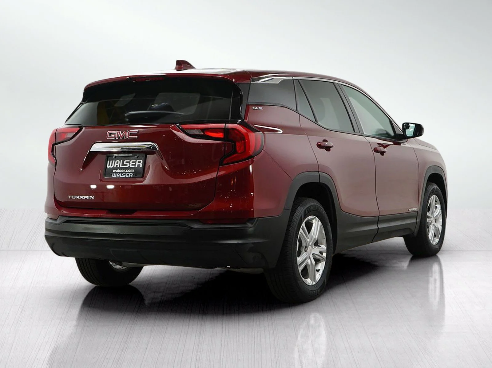 Used 2018 Red Quartz Tintcoat GMC SLE image 5
