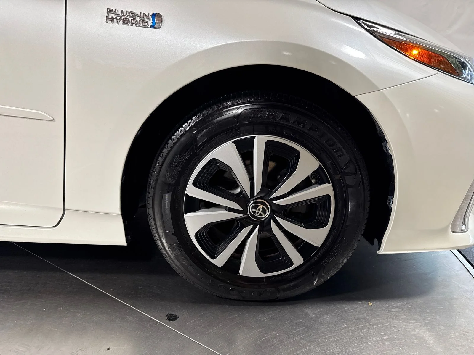 Used 2017 Blizzard Pearl Toyota Premium image 14