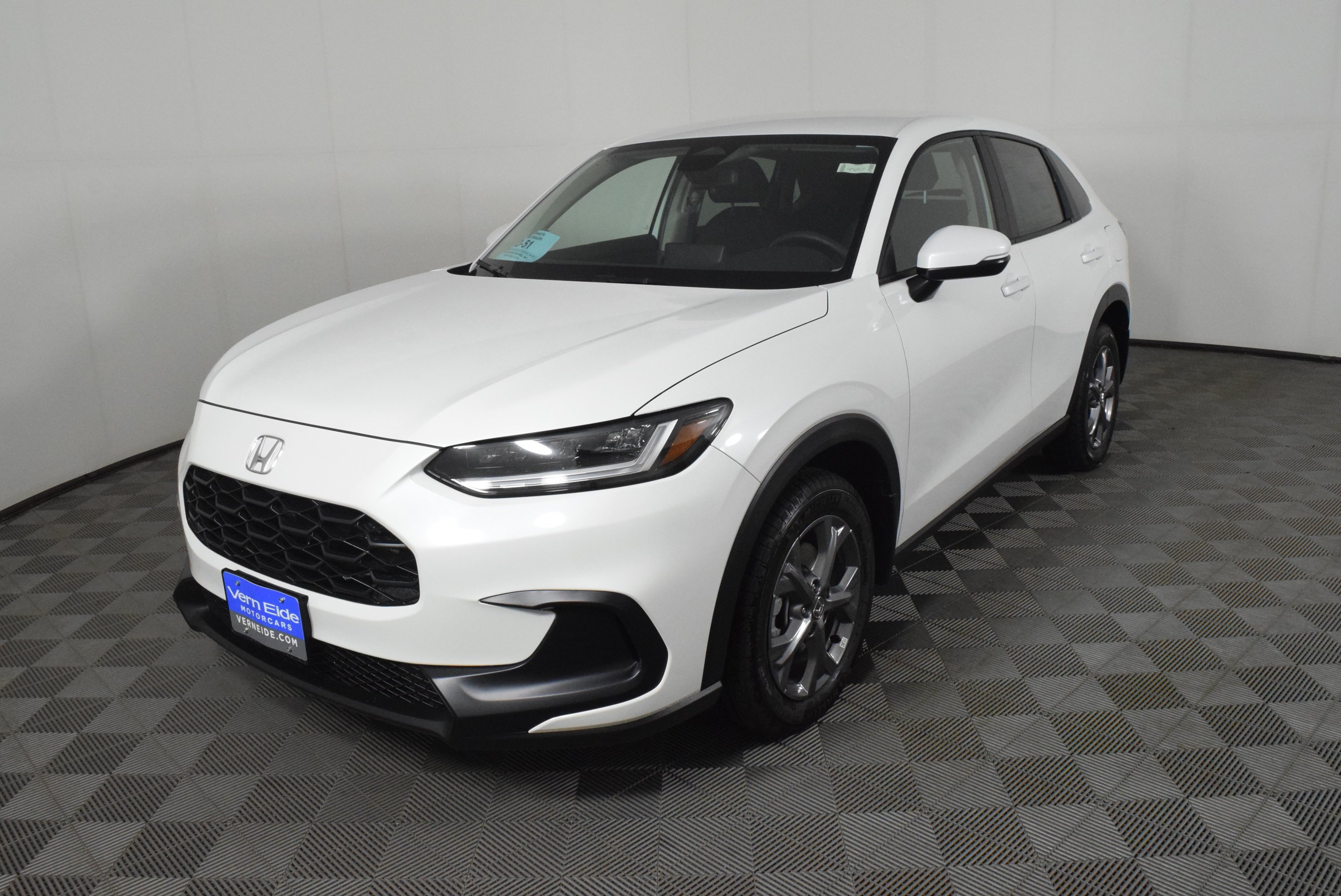 New 2027 Platinum White Pearl Honda LX image 10