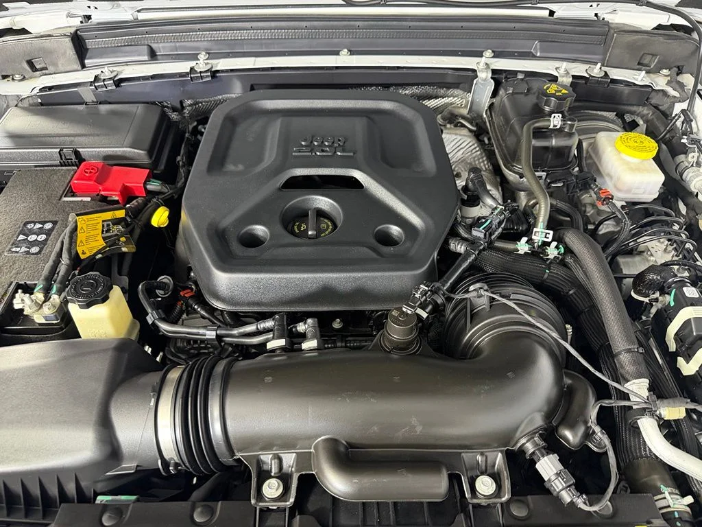 Used 2025 White Jeep Sport S image 19