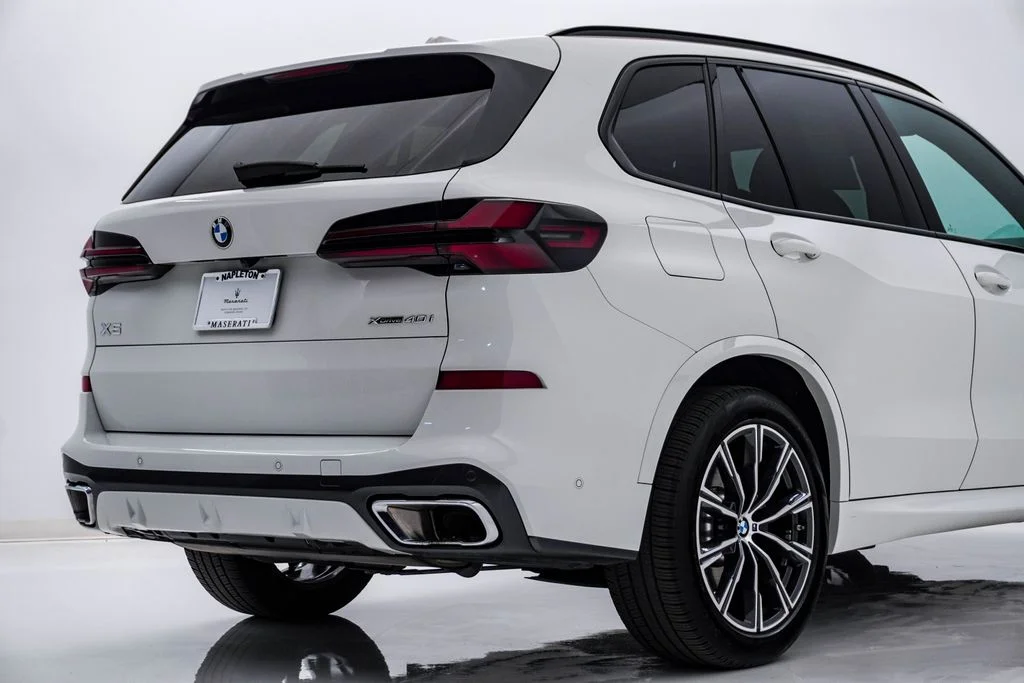 Used 2024 Alpine White BMW xDrive40i image 12