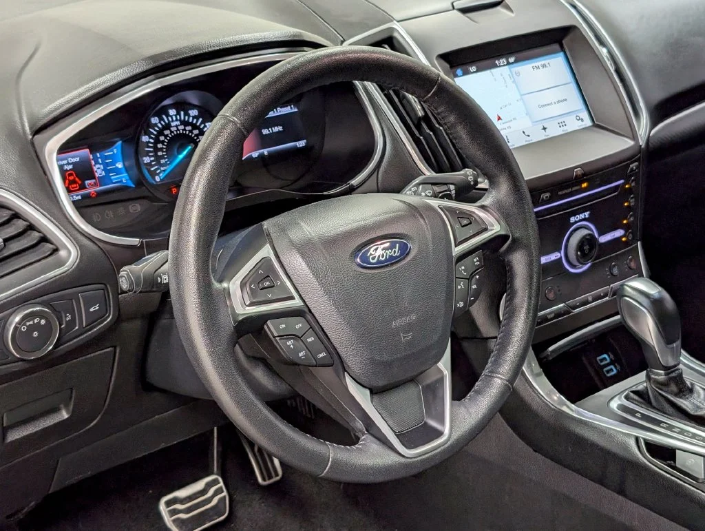 Used 2016 Red Ford Sport image 9