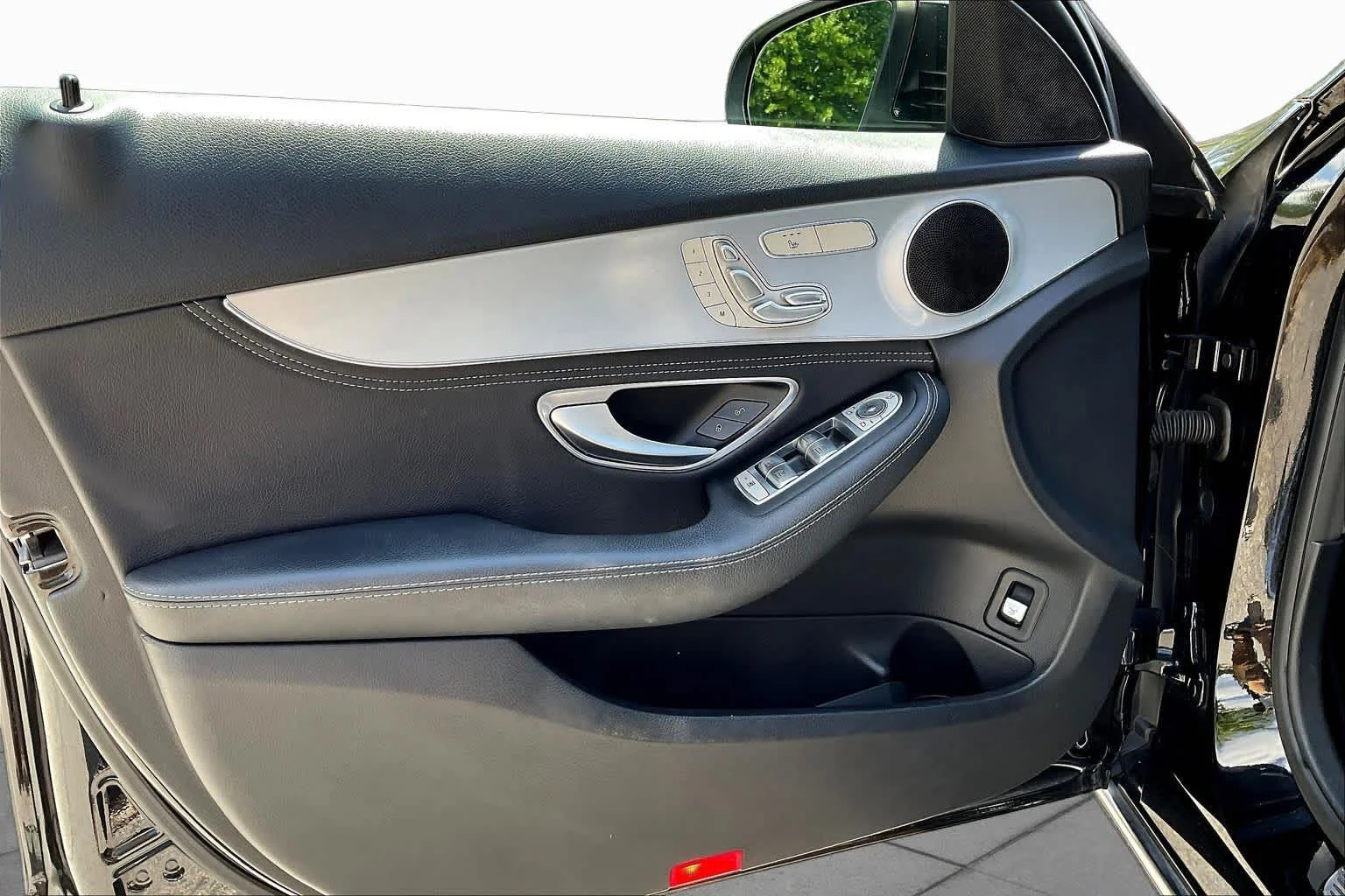 Used 2015 Obsidian Black Metallic Mercedes-Benz C 300 image 41