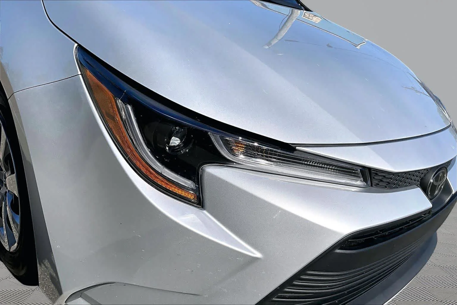 Used 2025 Classic Silver Metallic Toyota LE image 28