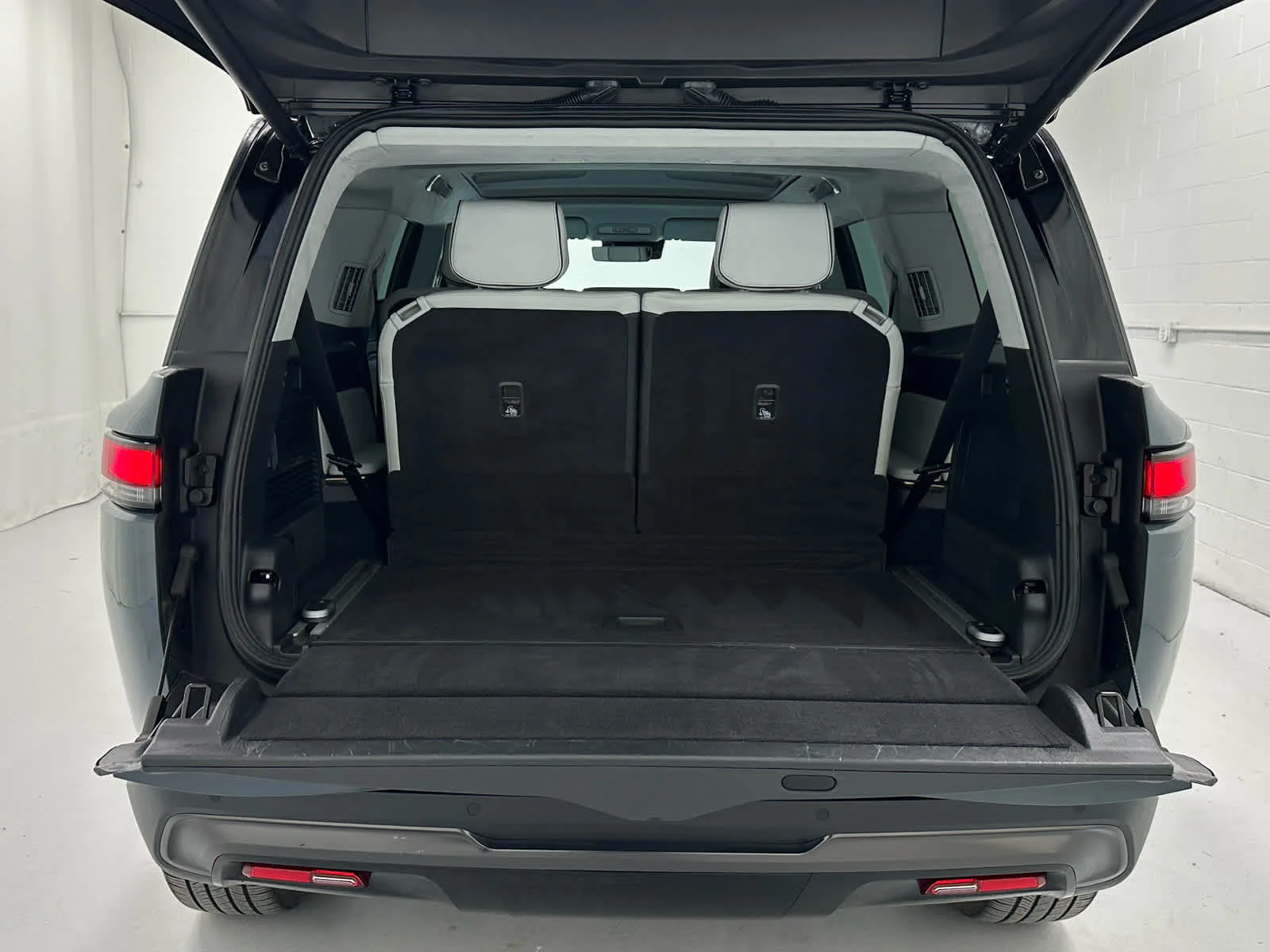 Used 2025 Storm Blue Rivian Ascend image 42