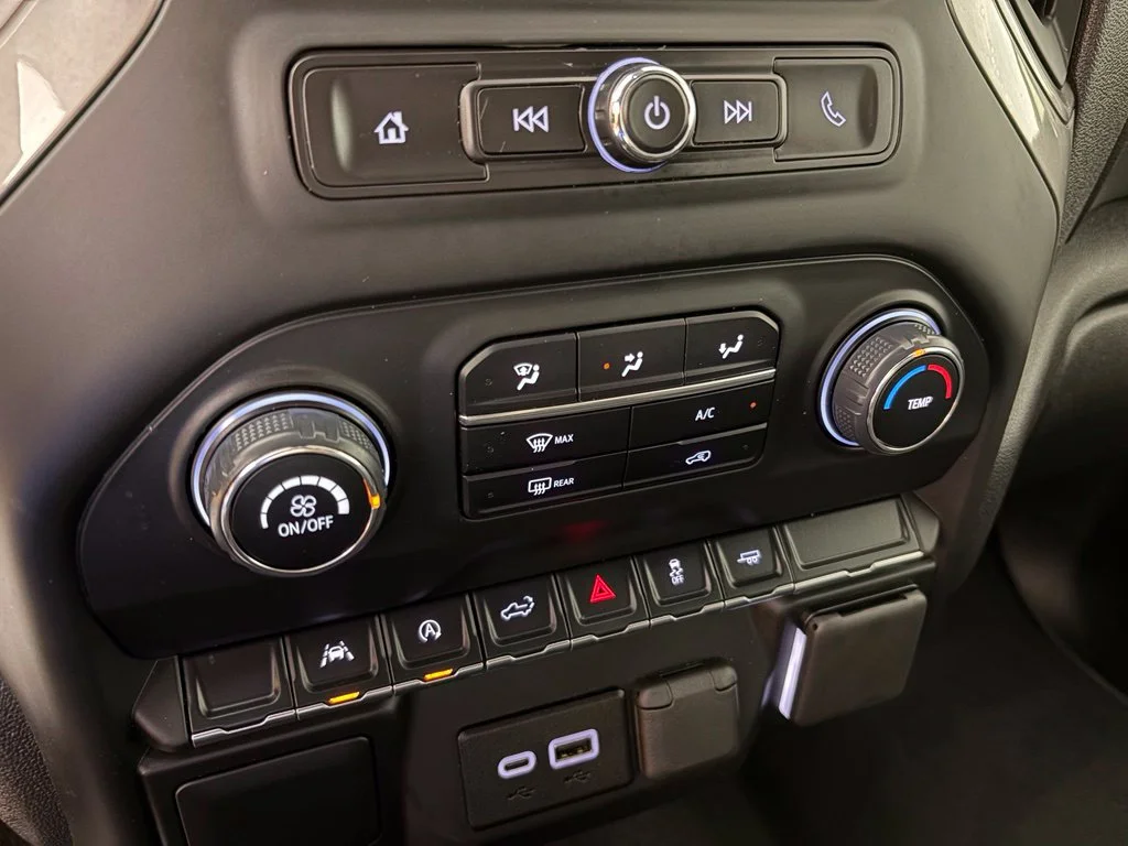 Used 2024 White Chevrolet Custom image 31